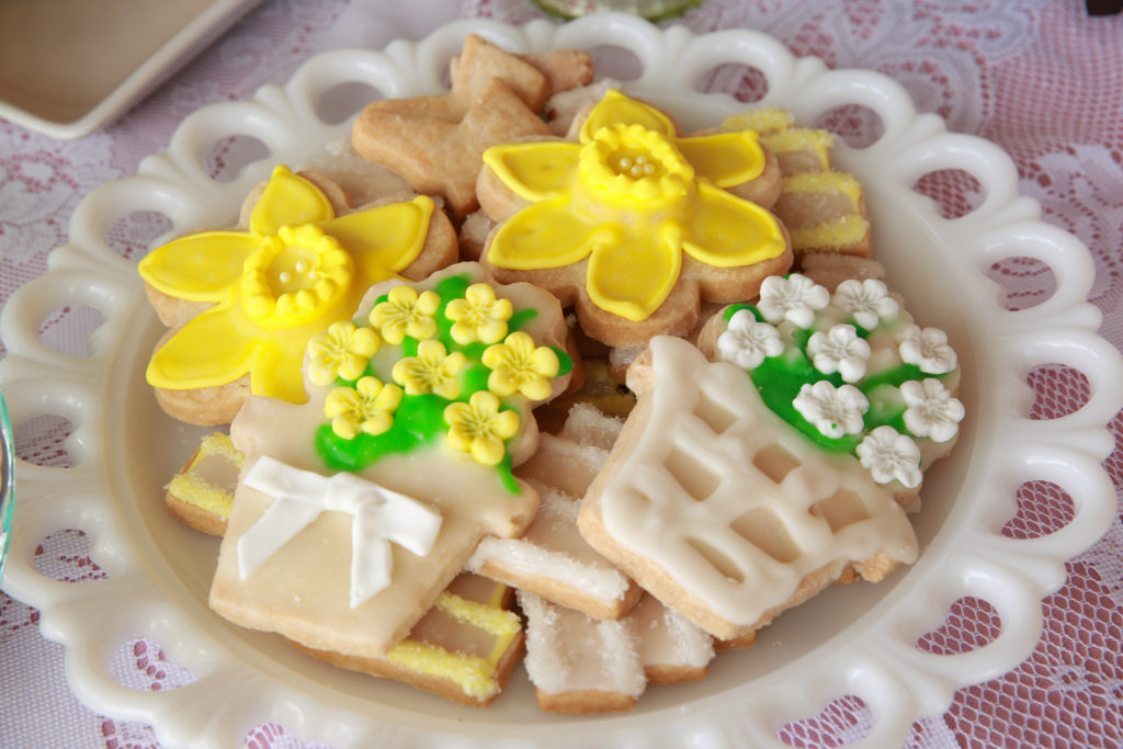 Wedding flower cookies by Little Apple Pastry Shop, Inc